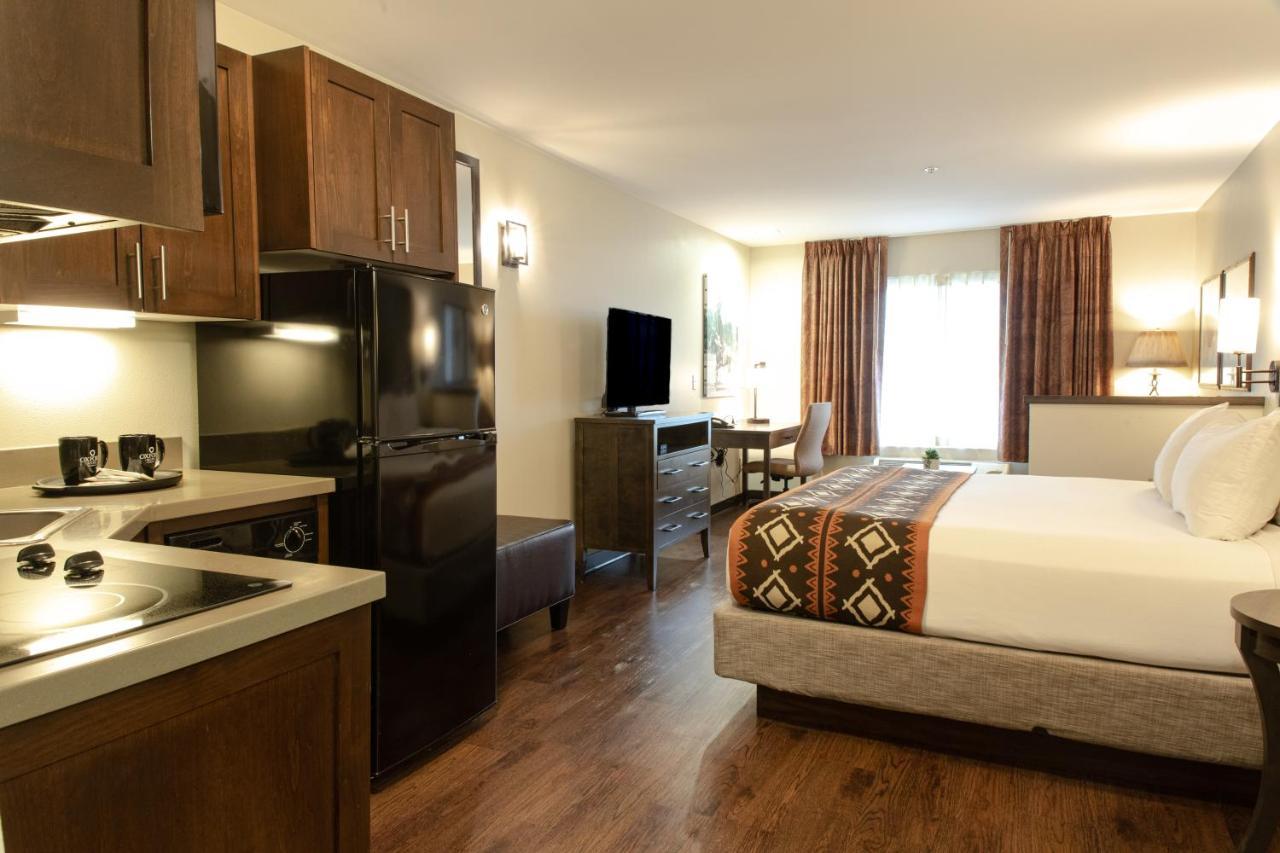 Oxford Suites Pendleton Exterior photo