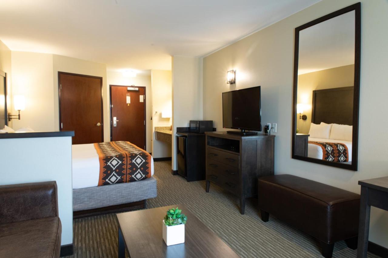 Oxford Suites Pendleton Exterior photo