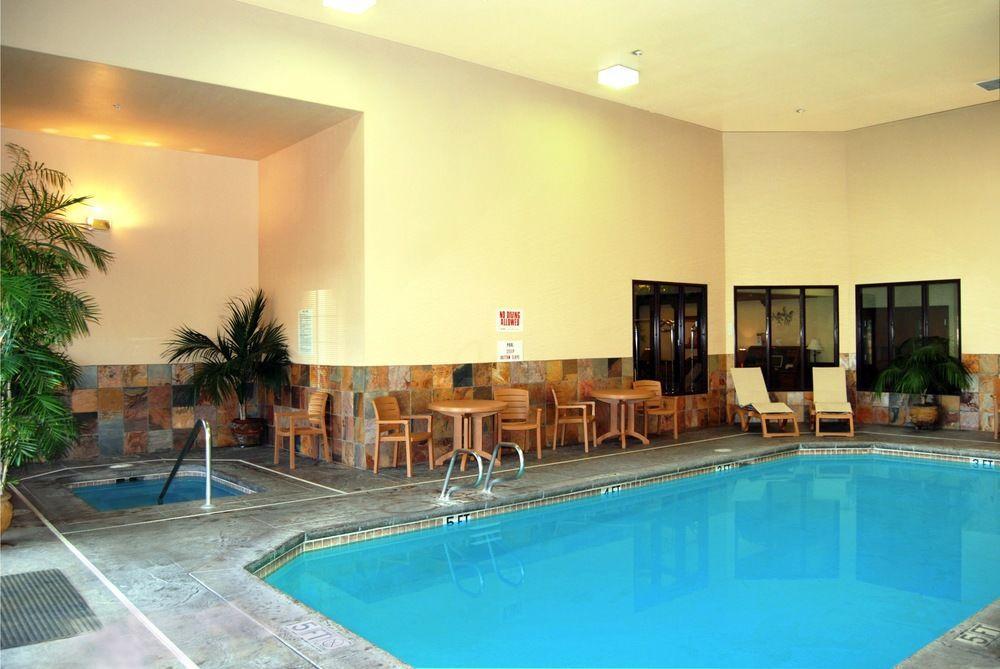 Oxford Suites Pendleton Facilities photo