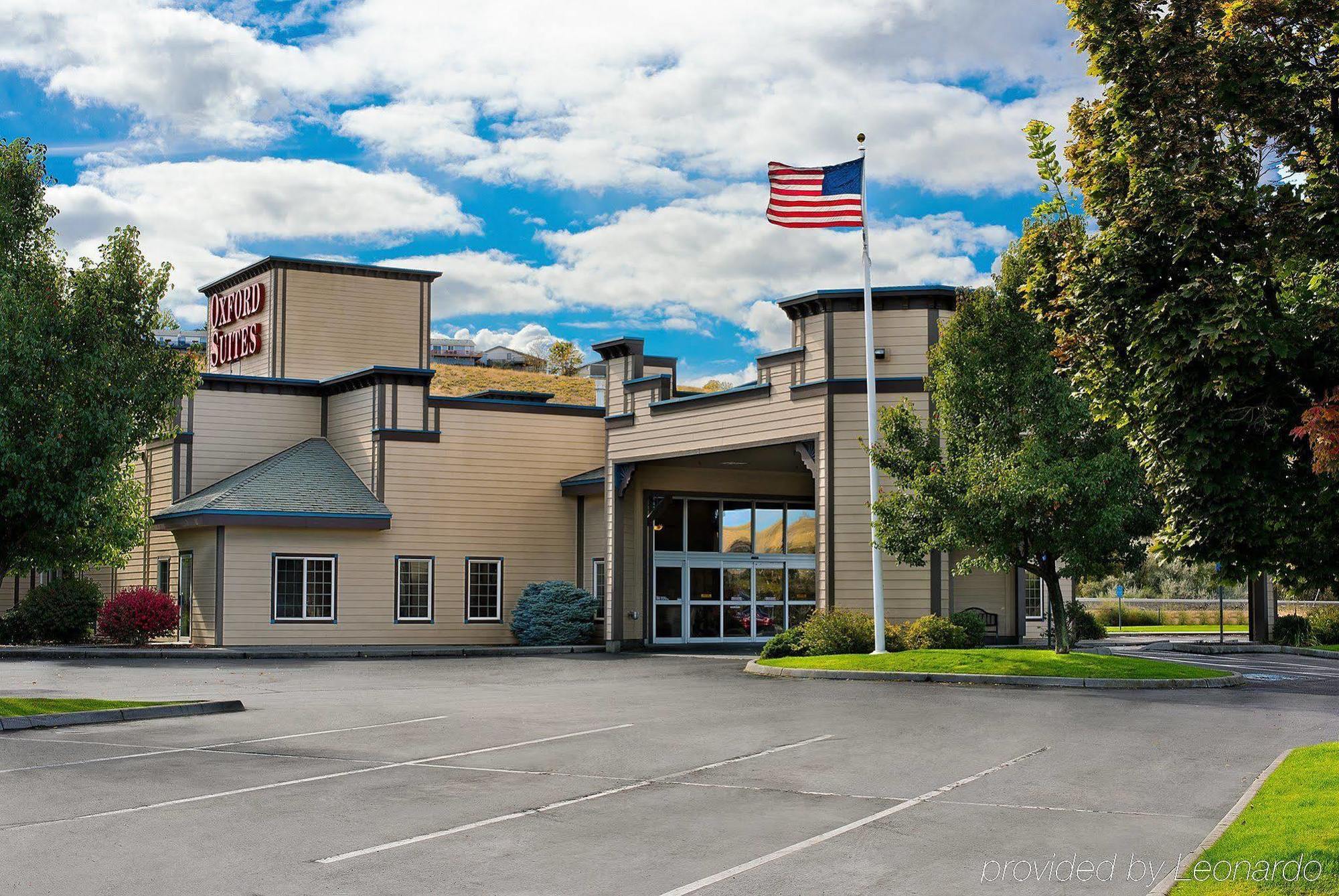 Oxford Suites Pendleton Exterior photo