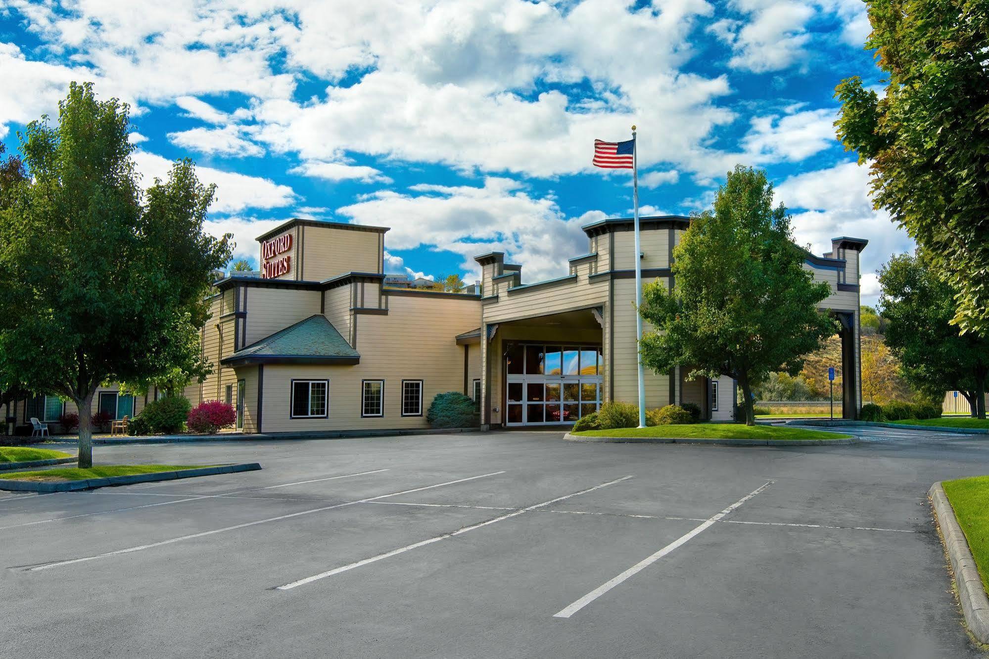Oxford Suites Pendleton Exterior photo