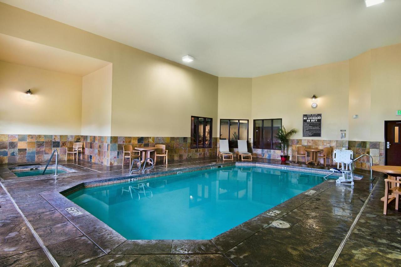 Oxford Suites Pendleton Exterior photo