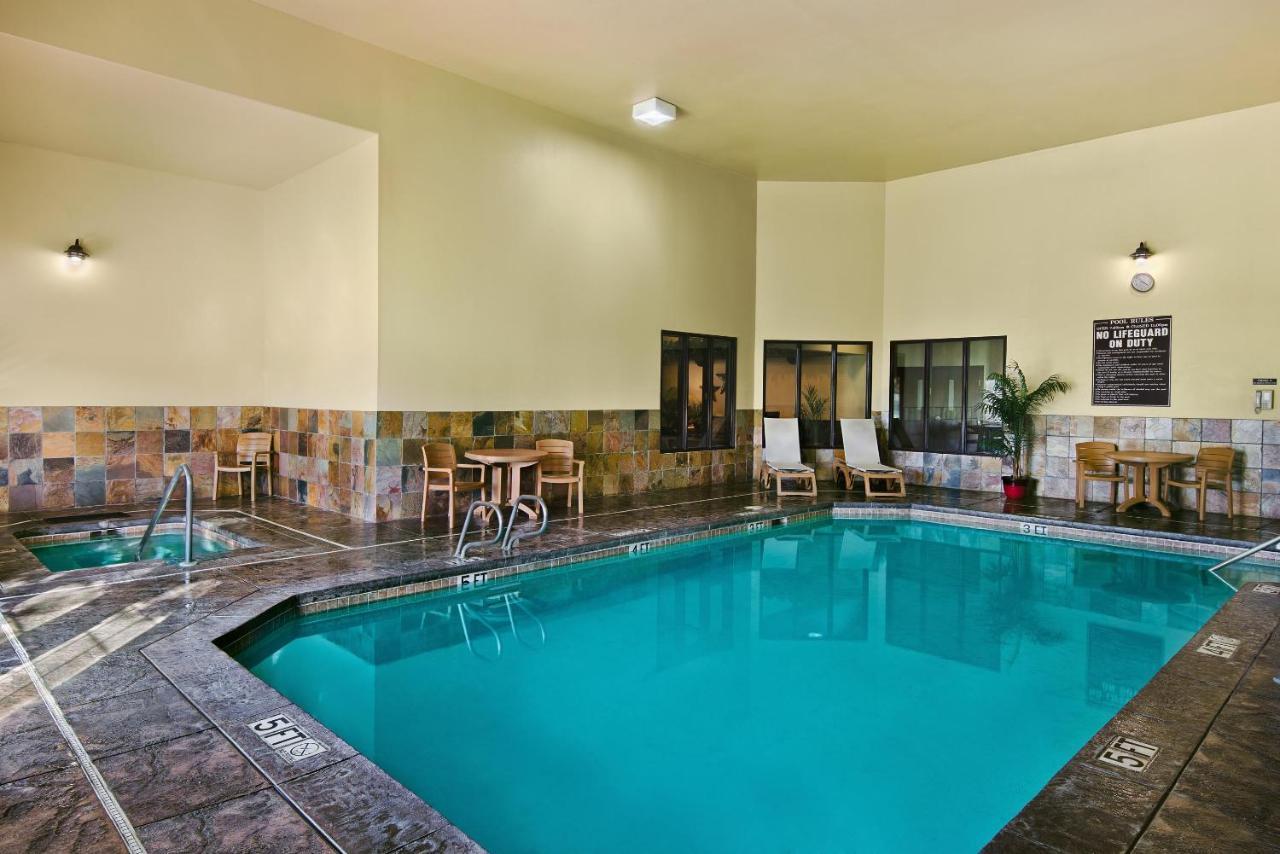 Oxford Suites Pendleton Exterior photo